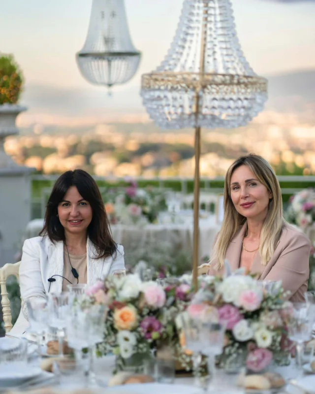 ✨È sempre una gioia e una garanzia di bellezza accogliere eventi firmati da @cristinalenocidecors a Villa Parco della Vittoria💐
 Ogni dettaglio è curato con eleganza e raffinatezza, creando atmosfere incantevoli✨
.
.
.
@cristinalenocidecors
@khora_visual
.
.
.
#luxuryparty #festeprivateroma #villaeventi #villapanorama #weddingphotography #venue #partyvenue #exclusiveparty #locationeventi #villaparcodellavittoriaeventi #decor #party #eleganza #diciottesimo #luxury #matrimonio #weddingflowers #roma #luxury #wedding #decor #battesimo  #elegantparty #luxuryeventrome  #compleanno #villainromance  #matrimoni #weddingplanners #romaevents #villapereventi